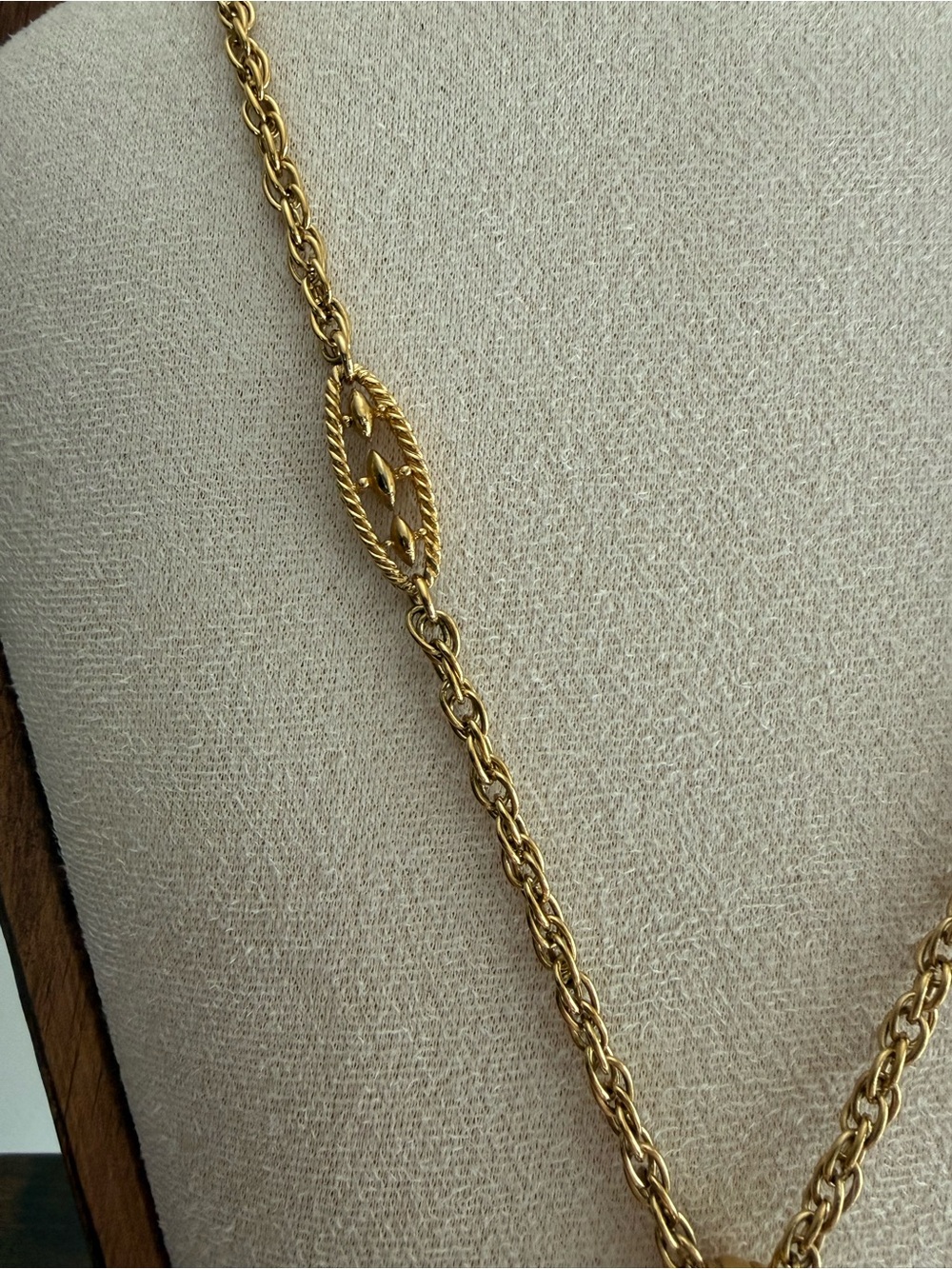 Trifari Gold-tone Spiral Rope Pendant Necklace - Picture 5 of 6